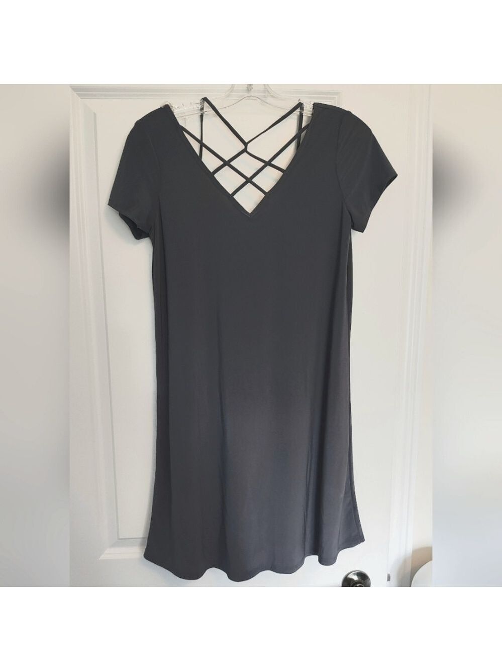 GILLI Short Sleeve V Neck Midi dress Size Small